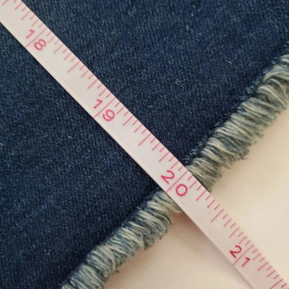 Women's EVY'S TREE Short Denim Skirt Raw Hem Fade Patches SZ 10/12 - Picture 9 of 10